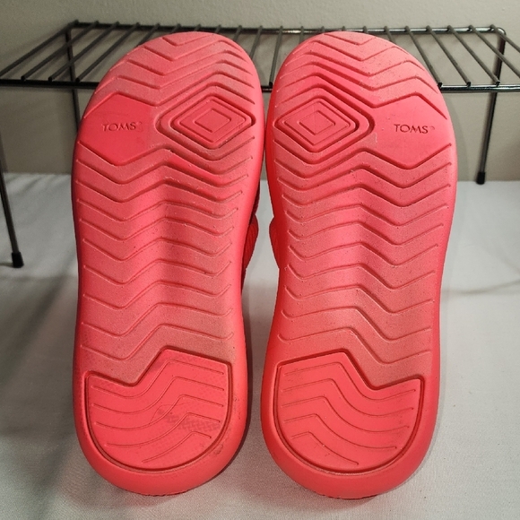 Toms Vibrant Pink Ribbed Slides - Picture 9 of 9